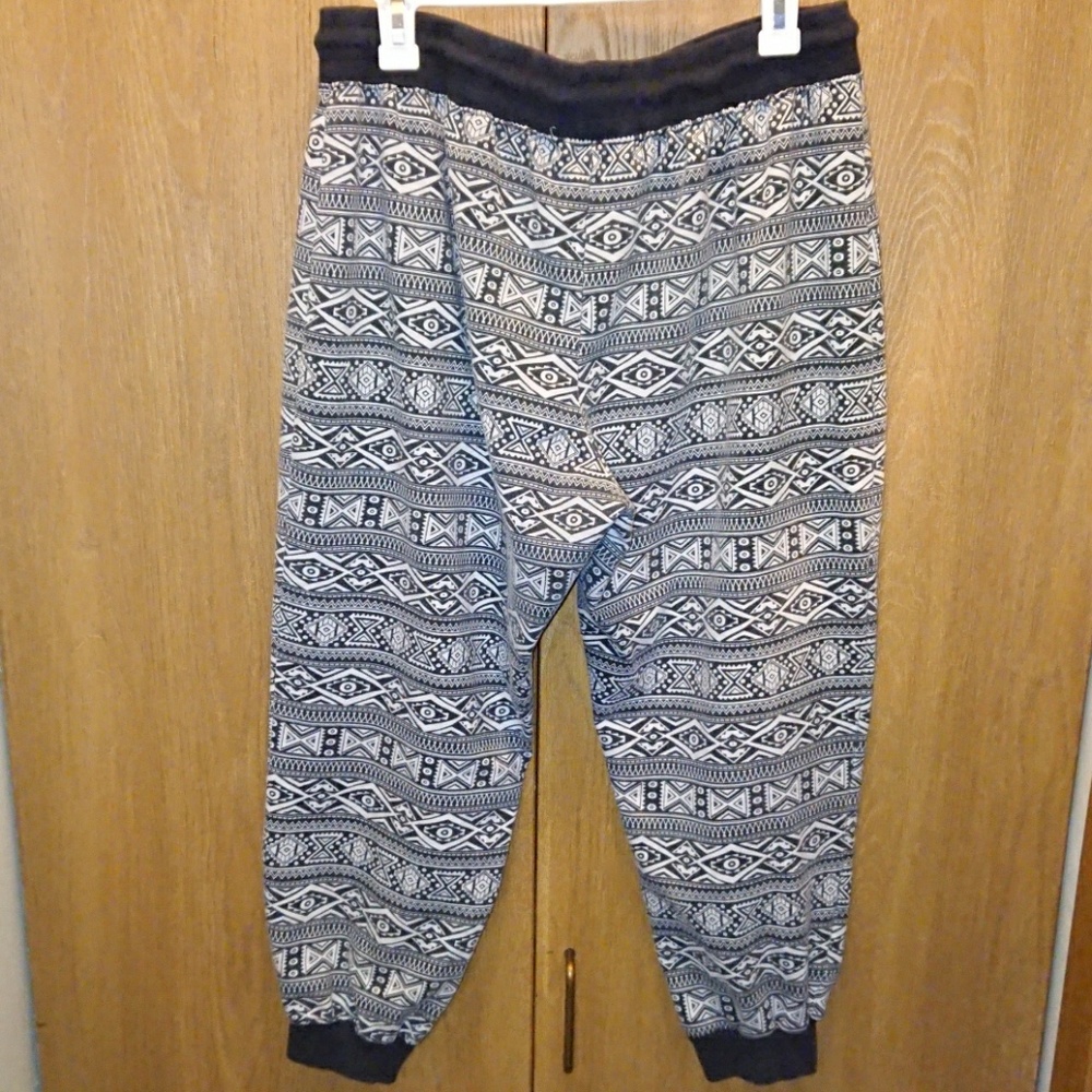 Jogger - Picture 3 of 3
